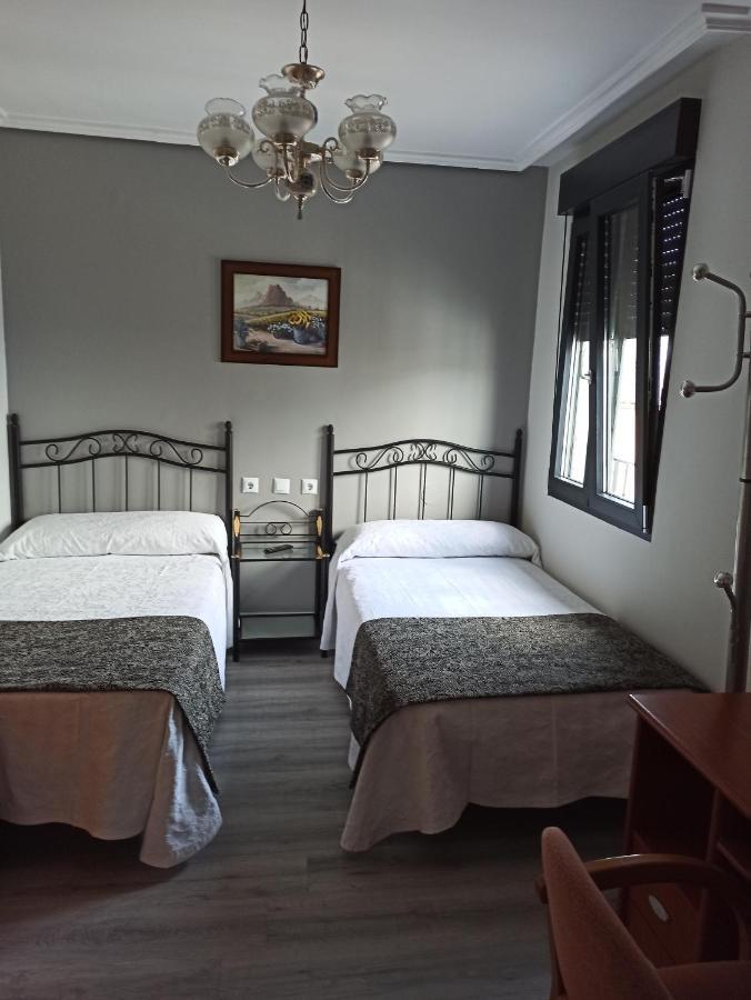 Pension La Parada Fabero Extérieur photo